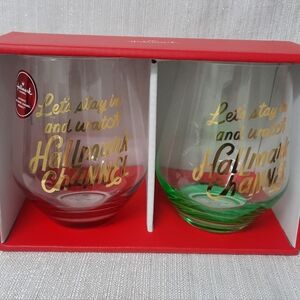 HALLMARK CHANNEL HOLIDAY SET OF STEMLESS WINE GLASSES NWT